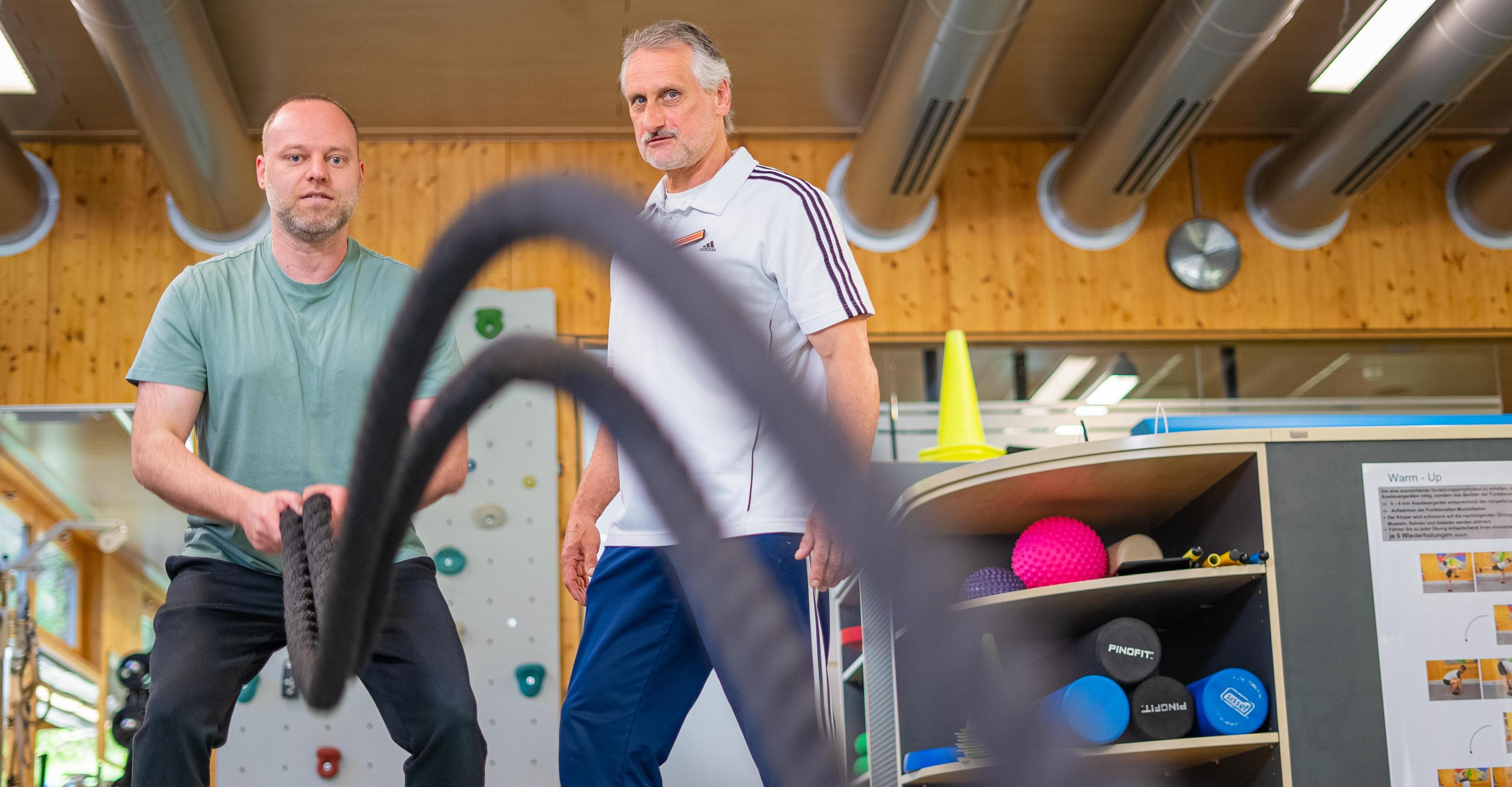 Ein Patient bei der Medizinischen Trainingstherapie MTT.