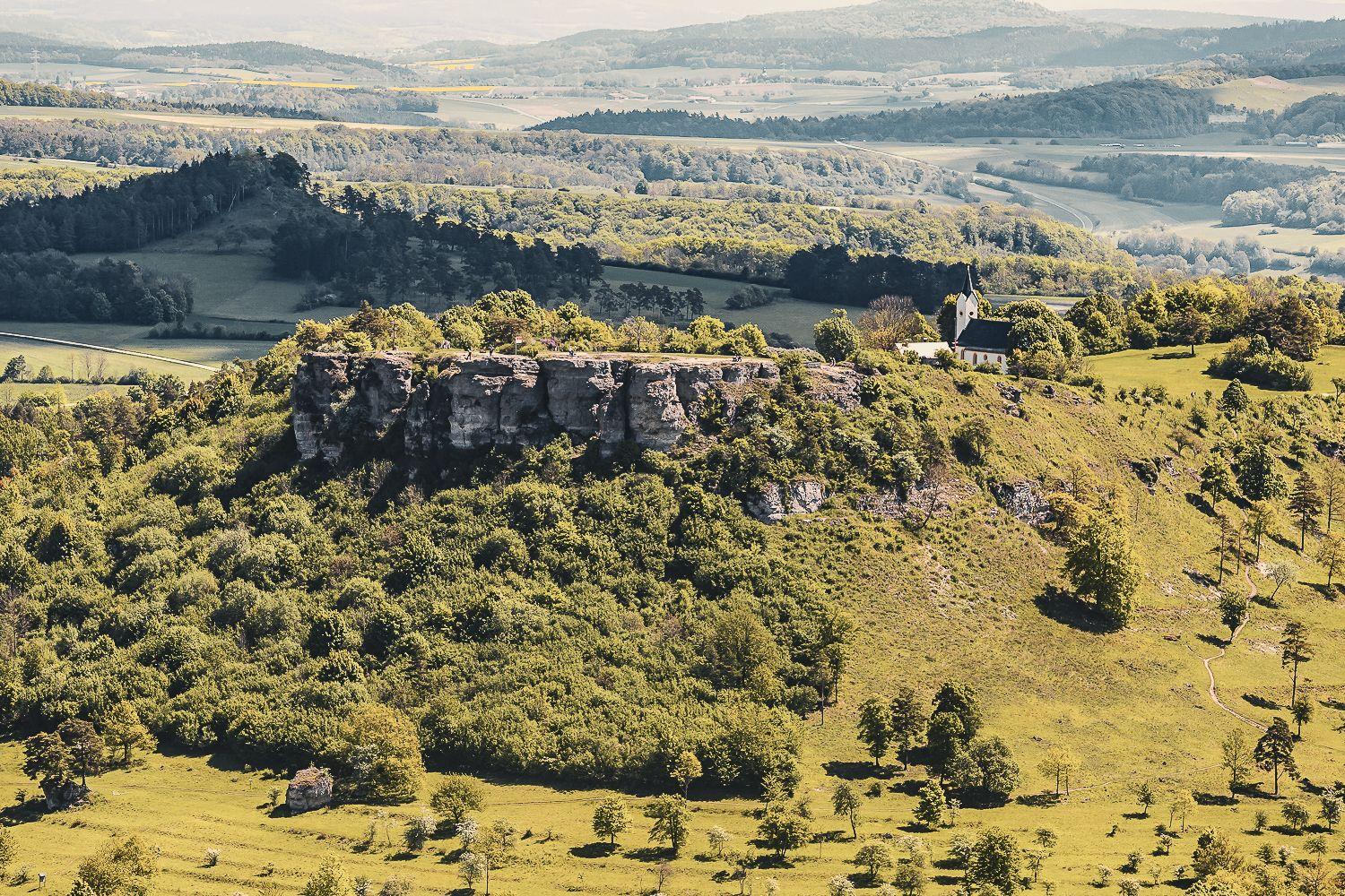 Luftaufnahme des Staffelberges.