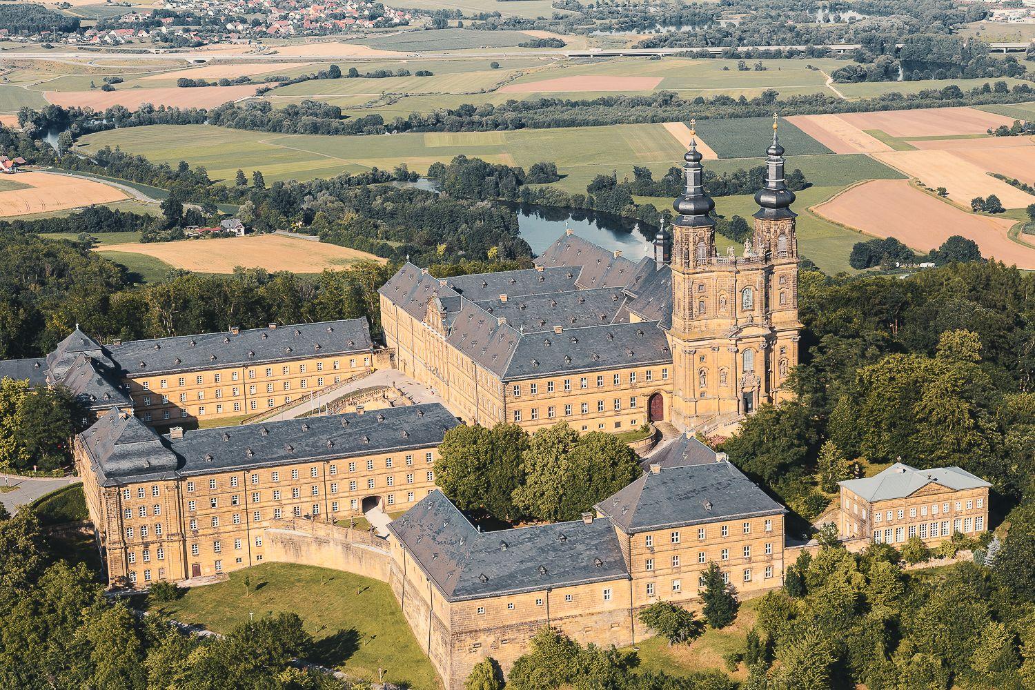 Luftaufnahme von Kloster Banz