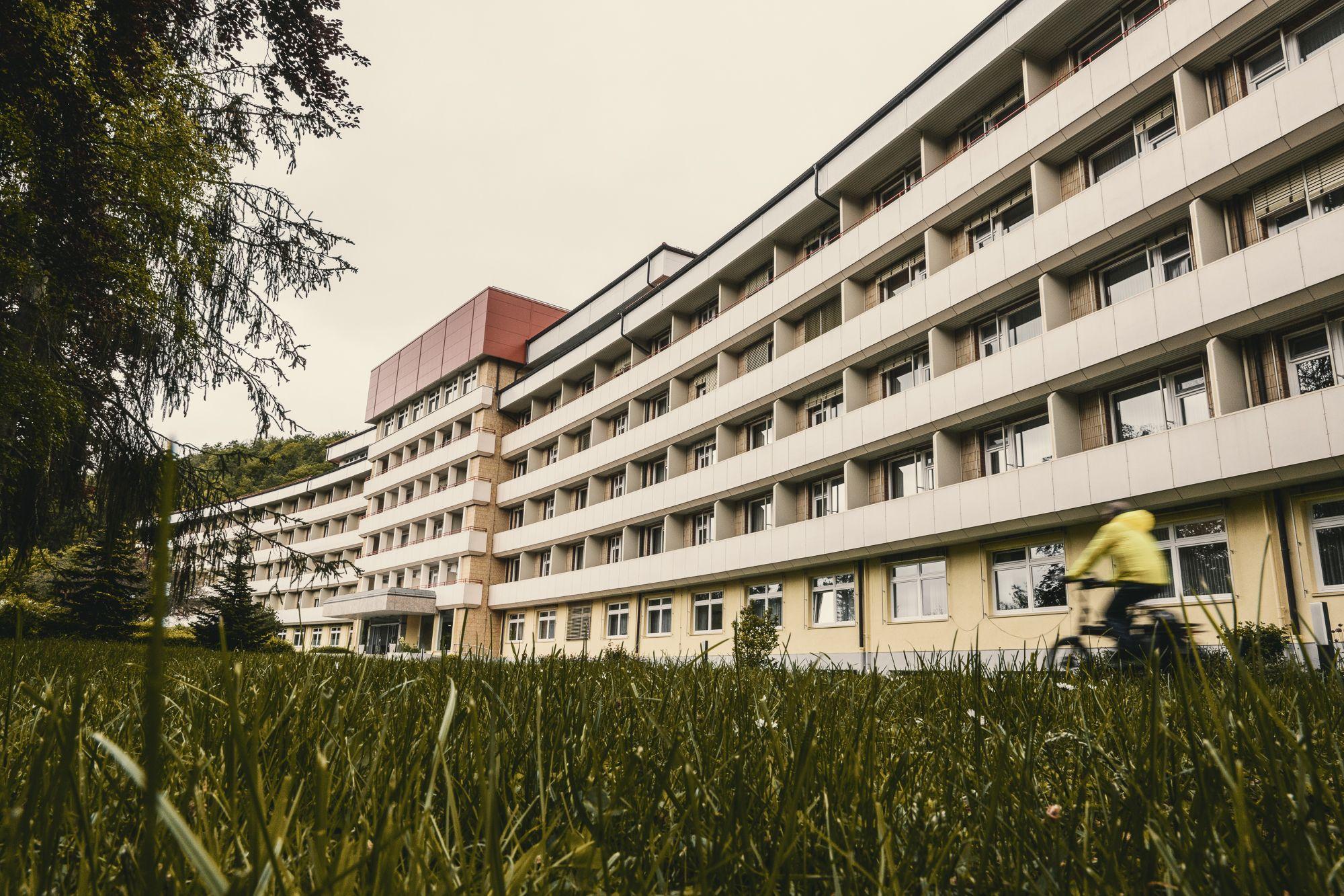 Außenansicht der Rehaklinik Lautergrund. 