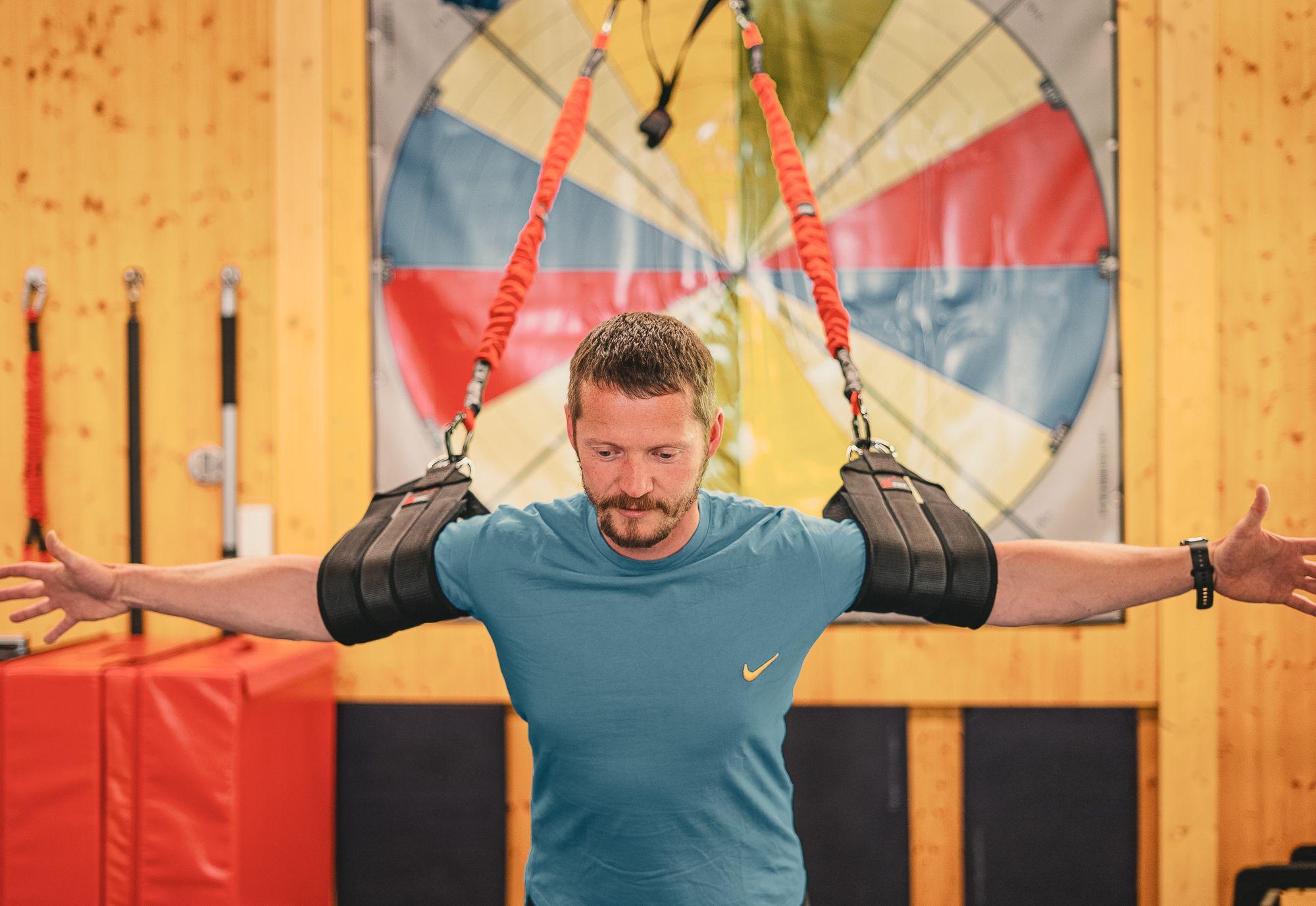 Ein Patient bei der Medizinischen Trainingstherapie MTT.